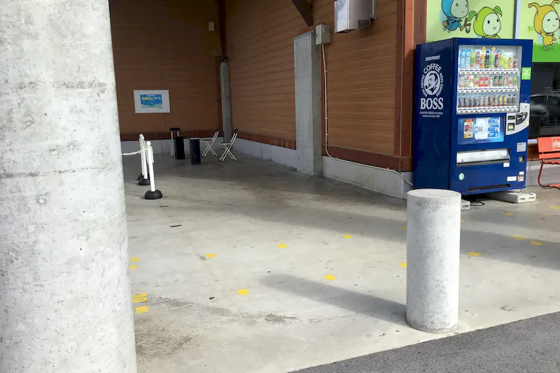 【ダイナム長野茅野店ゆったり館｜割引キャンペーン実施中】物販や各種プロモーションイベントでの出店に最適なアミューズメント施設のイベントスペース（喫煙所横）