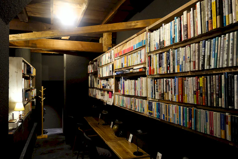 【荻窪駅5分】展示会やポップアップに最適な本が読めるカフェ2階にある隠れ家風イベントスペース