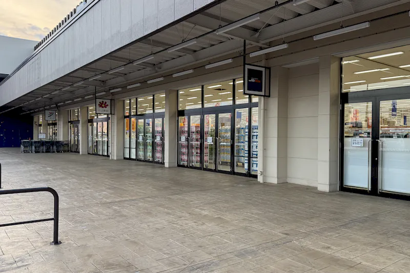【ミスターマックス おゆみ野店】ミスターマックス側モール下 物販用途に最適な総合ディスカウントストアの催事イベントスペース
