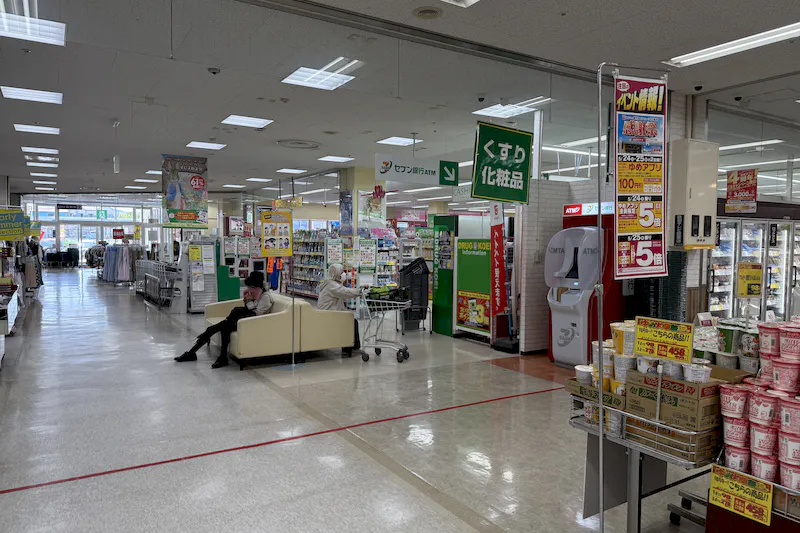 【ゆめマート 頓野】店内中央　販促プロモーションや物販のポップアップストアにおすすめな催事イベントスペース