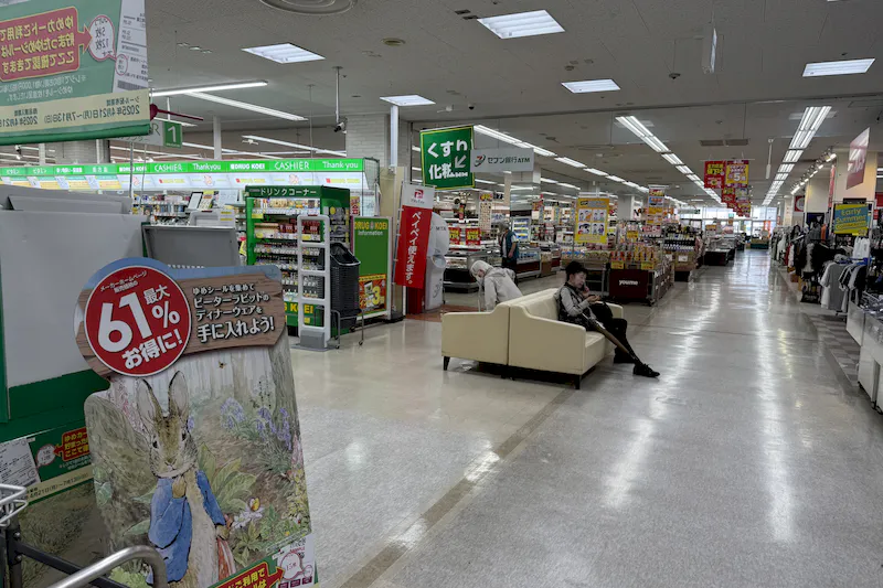 【ゆめマート 頓野】店内中央　販促プロモーションや物販のポップアップストアにおすすめな催事イベントスペース