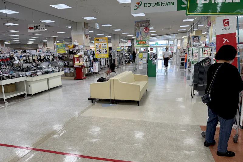 【ゆめマート 頓野】店内中央　販促プロモーションや物販のポップアップストアにおすすめな催事イベントスペース