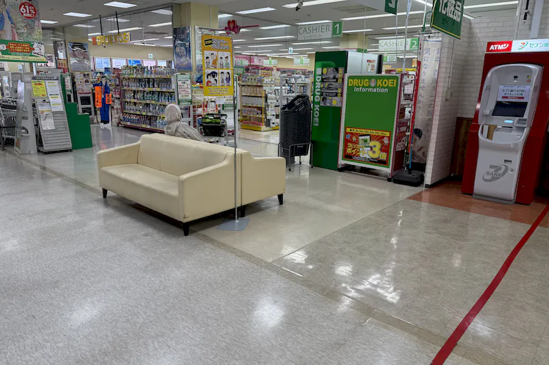 【ゆめマート 頓野】店内中央　販促プロモーションや物販のポップアップストアにおすすめな催事イベントスペース