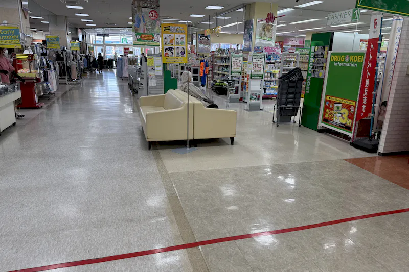【ゆめマート 頓野】店内中央　販促プロモーションや物販のポップアップストアにおすすめな催事イベントスペース