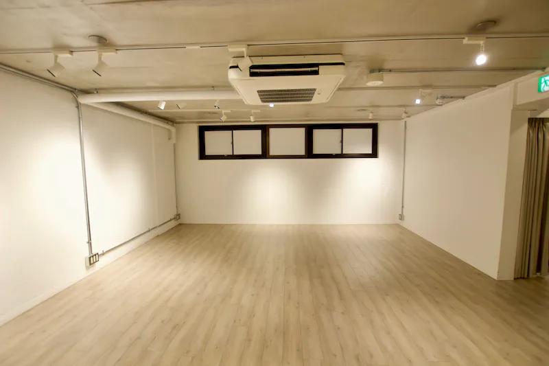 【表参道駅5分】撮影や展示会に適した駐車場付きの路面イベントスペース(1F)