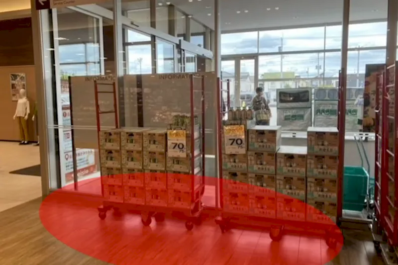 【ベイシア Foods Park 阿見店】各種プロモーションや食物販に最適な食品入口ガラス面催事イベントスペース