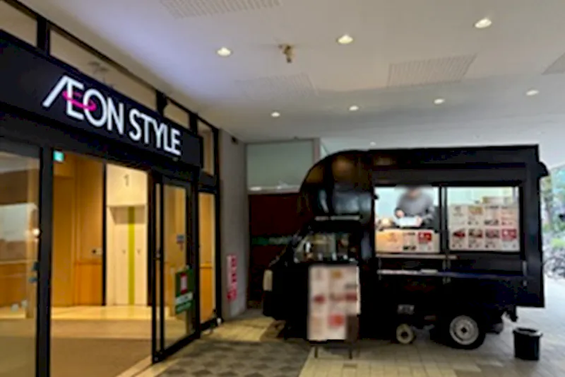 【ゆみ～る鎌取ショッピングセンター】キッチンカーでの出店に最適な施設出入口付近にある半屋外スペース①の画像