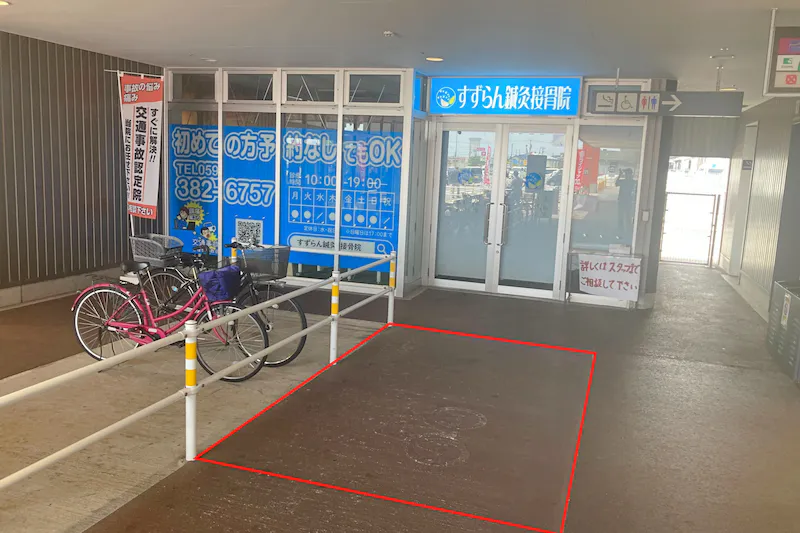 【イオンタウン鈴鹿玉垣】電子タバコ等の喫煙具のプロモーションに最適な喫煙スペース前にある軒下スペース