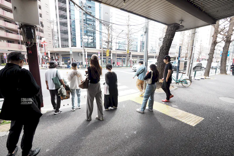 【新中野駅1分】ポップアップストアや販促イベントに最適な鍋横商店街の青梅街道通り沿い・視認性が高い白を基調としたスペース