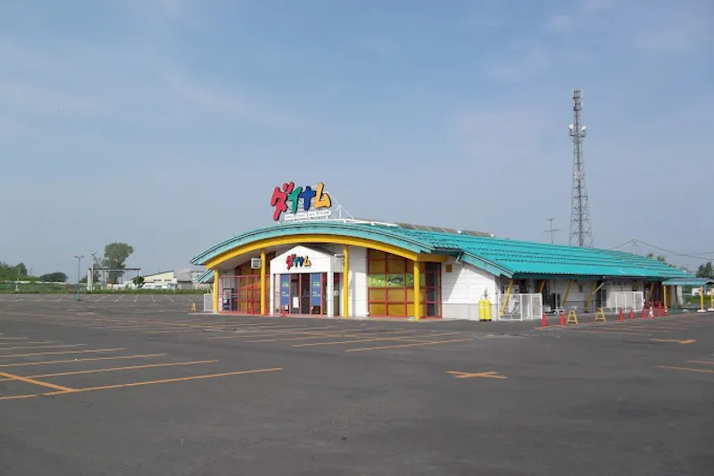 【ダイナム岩見沢店ゆったり館｜割引キャンペーン実施中】キッチンカーやプロモーションに最適なアミューズメント施設のイベントスペース（駐車場）