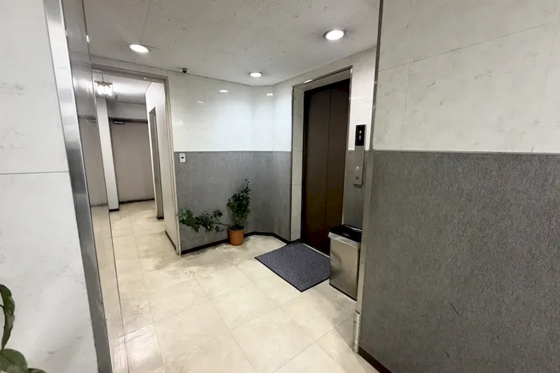 【心斎橋駅5分】大窓から自然光採光！充実した無料備品と控室完備のイベントスペース