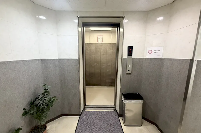 【心斎橋駅5分】大窓から自然光採光！充実した無料備品と控室完備のイベントスペース