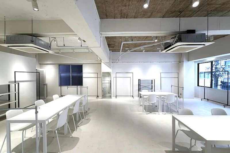 【心斎橋駅5分】大窓から自然光採光！充実した無料備品と控室完備のイベントスペース
