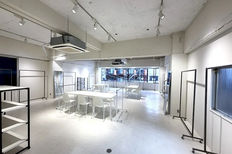 【心斎橋駅5分】大窓から自然光採光！充実した無料備品と控室完備のイベントスペースの画像