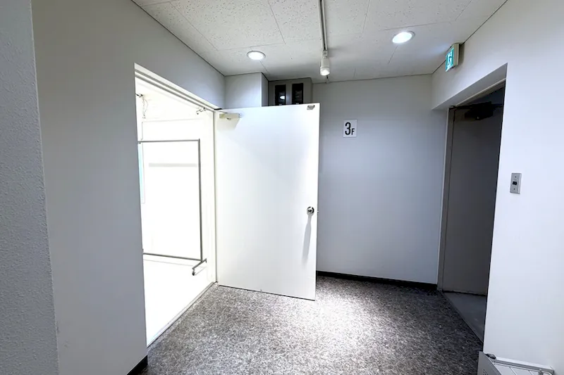 【心斎橋駅5分】大窓から自然光採光！充実した無料備品と控室完備のイベントスペース