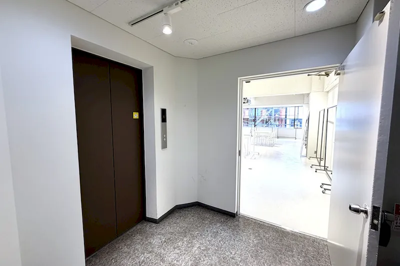 【心斎橋駅5分】大窓から自然光採光！充実した無料備品と控室完備のイベントスペース