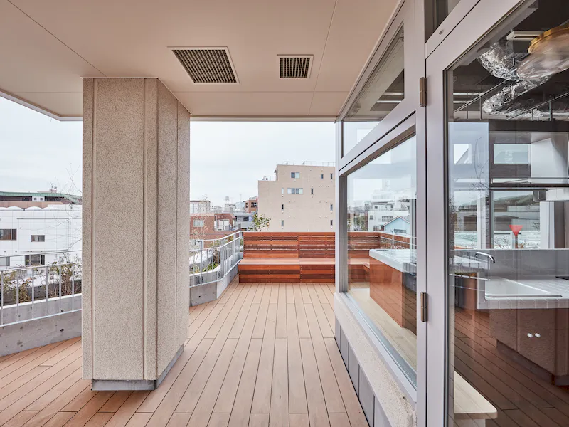【下北沢駅直結】（tefu）lounge｜撮影やワークショップに最適な夕焼けビューの屋外テラスを併設したキッチン付きイベントスペースの画像2