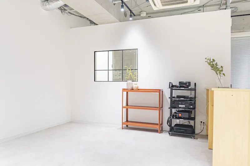 【下北沢駅5分｜864_actor下北沢】自然光が入る120㎡の展示会・ポップアップ・撮影に最適なスペース