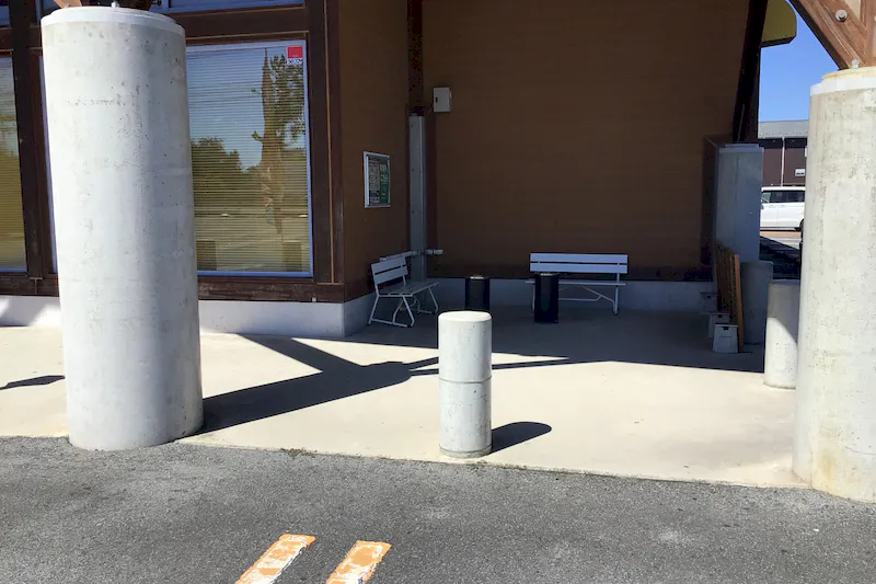 【ダイナム鳥取境港店｜割引キャンペーン実施中】キッチンカーやプロモーションに最適なアミューズメント施設のイベントスペース（喫煙所前）