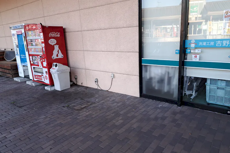 【スピナラソリエ（高見店）】西側の北寄り(クリーニング屋前) 物販やキッチンカー出店に最適なスーパー屋外催事イベントスペース