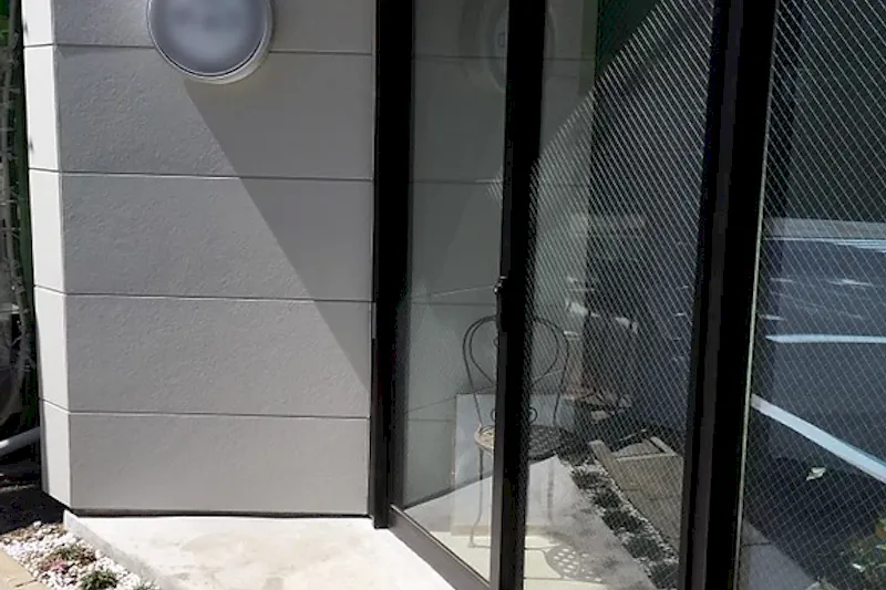 【三軒茶屋駅9分】個展やワークショップに適したカフェ併設の路面ギャラリー