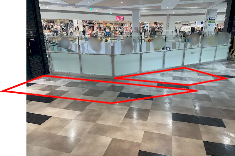 【イオンモール座間】2階ノースコート吹き抜け（ミスタードーナツ前）