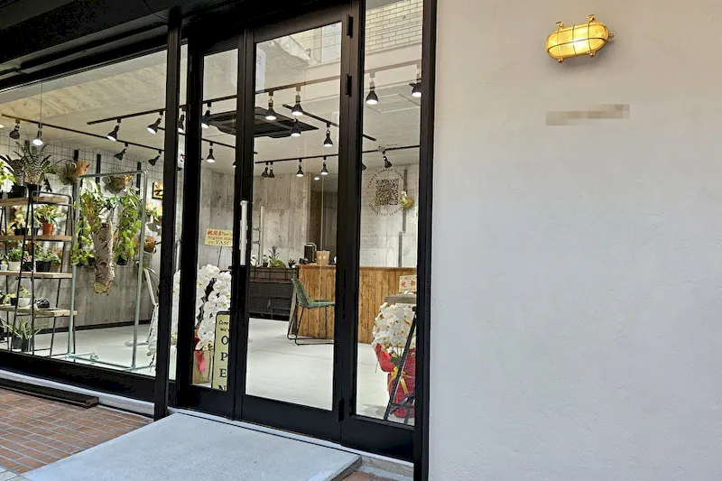 【東京都 品川区 立会川西商店街(路面店)／立会川駅1分 大井町駅徒歩15分】各種ポップアップストアや展示販売会に最適な商店街内にある植物に囲まれた路面スペース