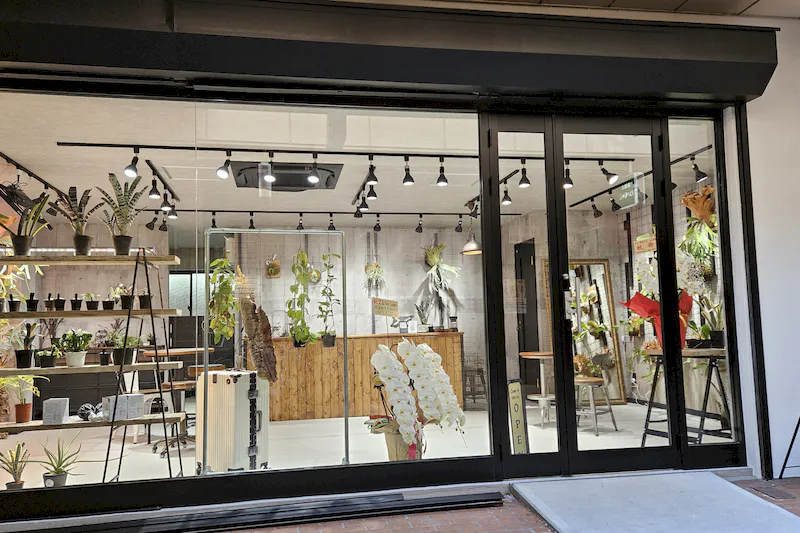 【東京都 品川区 立会川西商店街(路面店)／立会川駅1分 大井町駅徒歩15分】各種ポップアップストアや展示販売会に最適な商店街内にある植物に囲まれた路面スペース