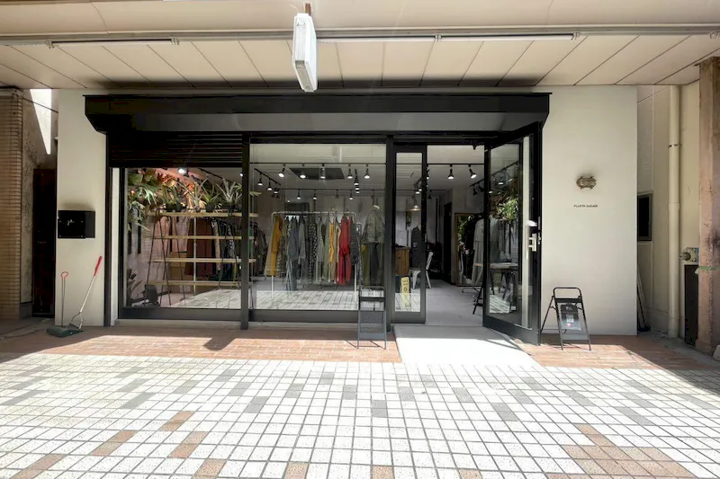 【東京都 品川区 立会川西商店街(路面店)／立会川駅1分 大井町駅徒歩15分】各種ポップアップストアや展示販売会に最適な商店街内にある植物に囲まれた路面スペース
