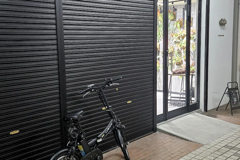 【東京都 品川区 立会川西商店街(路面店)／立会川駅1分 大井町駅徒歩15分】各種ポップアップストアや展示販売会に最適な商店街内にある植物に囲まれた路面スペース