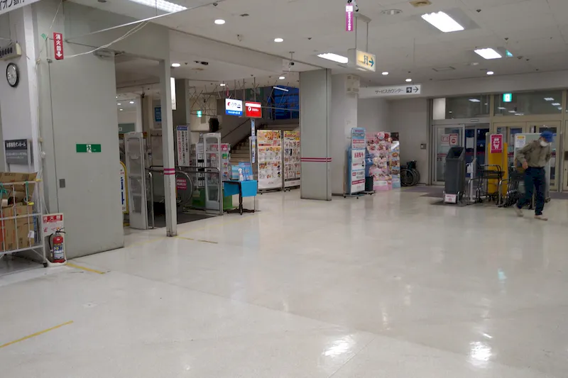 【イオン臼井店】ポップアップストアやプロモーションイベントに適した食品レジ側エスカレーター上り口イベントスペース
