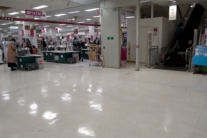 【イオン臼井店】ポップアップストアやプロモーションイベントに適した食品レジ側エスカレーター上り口イベントスペース