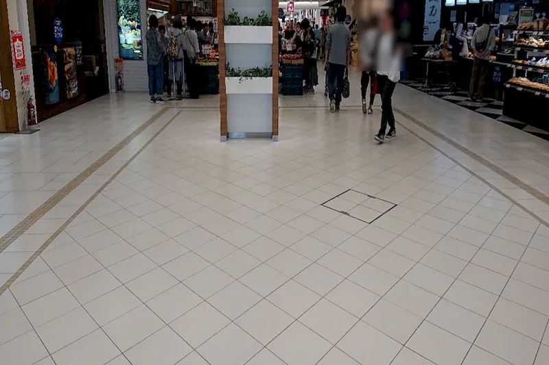 【ララガーデン長町】南エントランス(正面柱前)の画像