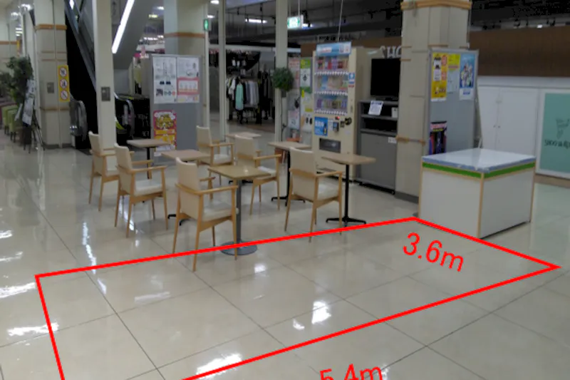 【イオン仙台中山店】本館１F奥エスカレーター前休憩場所の一部 販促プロモーションや物販に最適なスーパー店内催事イベントスペース
