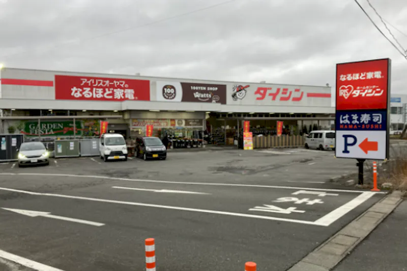 【ダイシン古川店】店内食品コーナー角　プロモーションや物販に最適なホームセンター内階段前の催事イベントスペース