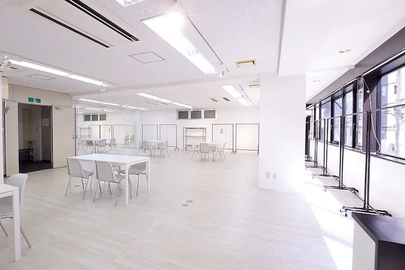【心斎橋駅4分】白を基調とした清潔感あふれる空間にワンフロアのプライベートスペース なのであらゆるイベントに対応できるマルチスペースです。