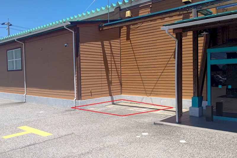 【ダイナム滑川店｜割引キャンペーン実施中】キッチンカー出店やプロモーションイベントでの出店に最適なアミューズメント施設の出入口横イベントスペース