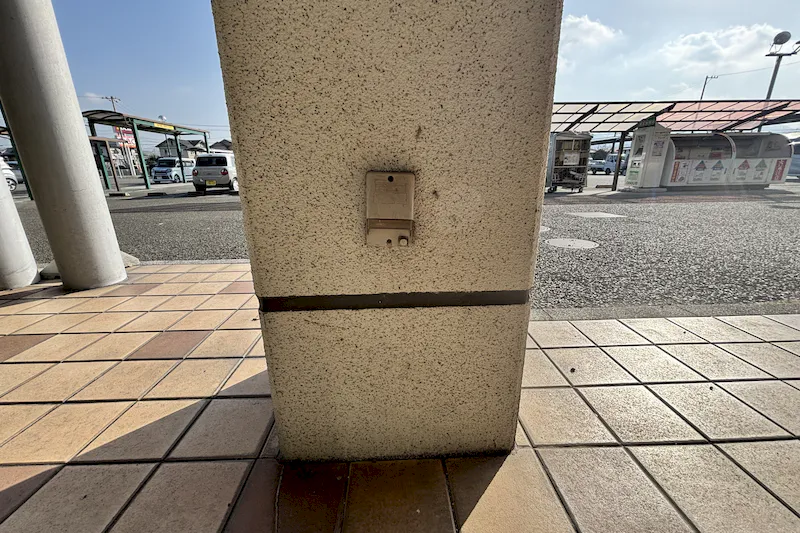 【Aコープハトマート北条店】食物販や販促イベントに最適なメイン入口横の屋外軒下スペース