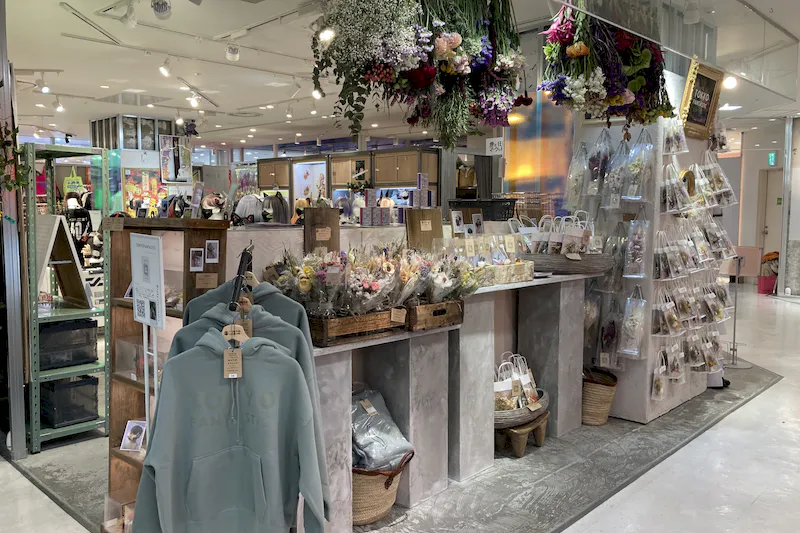 【ラフォーレ原宿／明治神宮前駅1分】愛と狂気のマーケット ポップアップストアや展示、PRイベントに最適、販売スタッフ不要なイベントスペース(スペース小)