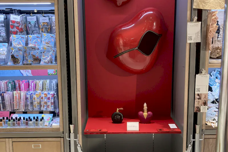 【ラフォーレ原宿／明治神宮前駅1分】愛と狂気のマーケット ポップアップストアやアート展示、商品PRに最適、販売スタッフ不要なロッカースペース(ロッカー)