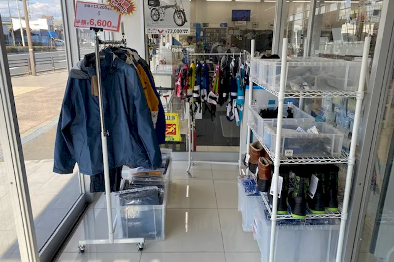 【フィッシングマックス武庫川店】プロモーションに最適な風除室内のレンタルスペース