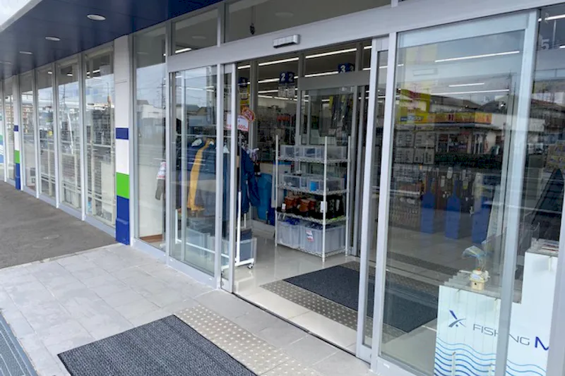 【フィッシングマックス武庫川店】プロモーションに最適な風除室内のレンタルスペース
