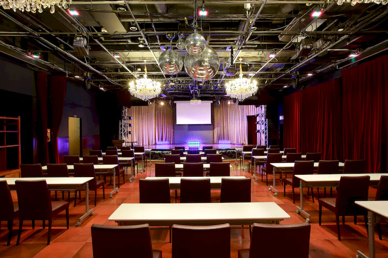 【渋谷駅2分】社員総会や大型の講演会に活用できるステージ完備のイベントスペース