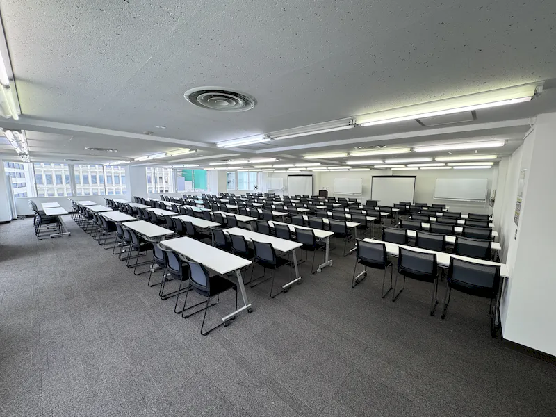 【新宿三丁目駅３分】セミナーに適した白を基調とした明るい雰囲気な貸切スペースの画像3