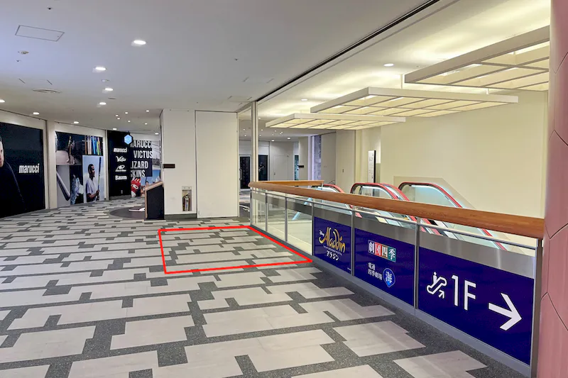 【カレッタ汐留】各種ポップアップやPRイベント等に最適な複合施設B1階エスカレーター横にあるスペース