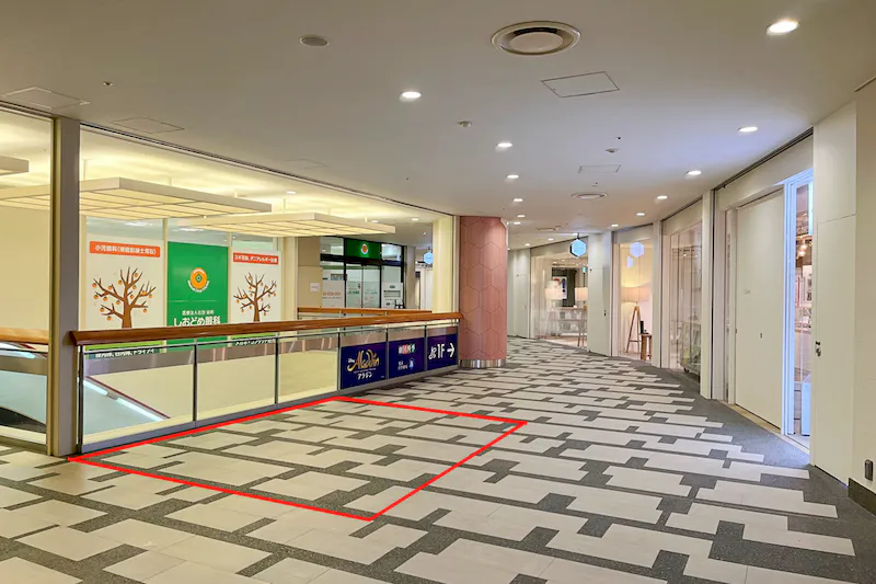 【カレッタ汐留】各種ポップアップやPRイベント等に最適な複合施設B1階エスカレーター横にあるスペース