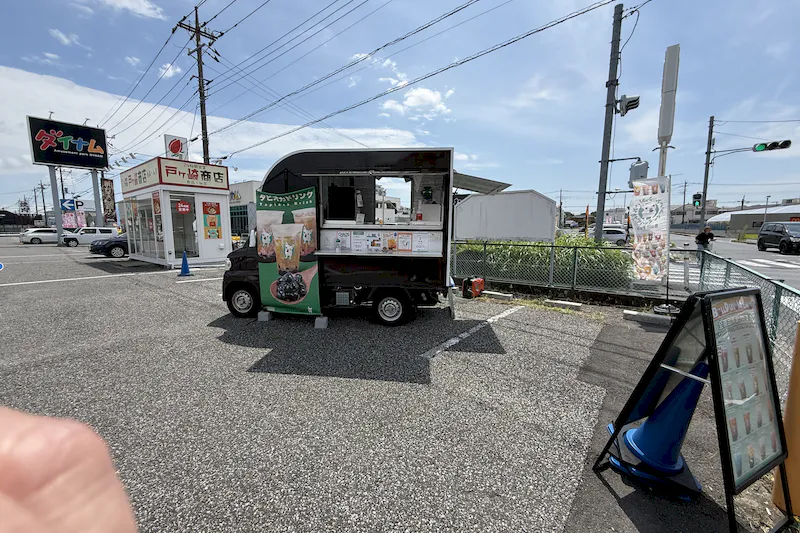 【ダイナム戸ヶ崎店｜割引キャンペーン実施中】キッチンカー出店やプロモーションイベントに最適なアミューズメント施設駐車場内のスペース①