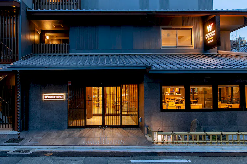 【KOKO HOTEL 京都三条｜三条京阪駅3分】京町家をイメージした和モダンな1Fロビーのレンタルギャラリー