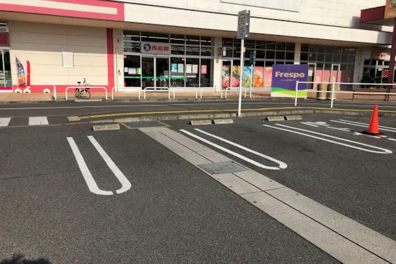 【フレスポ神辺モール】販促プロモーションやキッチンカー等の物販イベント利用が可能なダイソー前駐車場スペースの画像