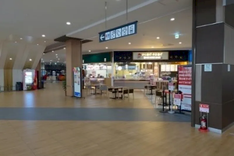 【イオンタウン四日市泊／1Fイベント広場（予備区画C）】音楽イベントやショープロモーションなどの大型イベントに最適な音響設備やサイネージが完備された1Fメインイベントスペース